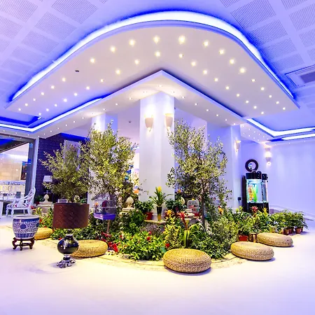 菲尼基豪华酒店 4* 那沃达利