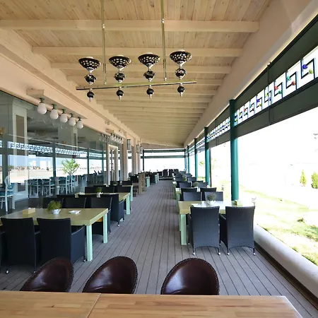 菲尼基豪华酒店 4*