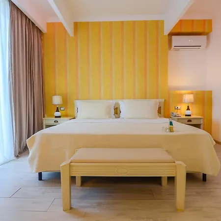 Hotel Phoenicia Luxury 4*