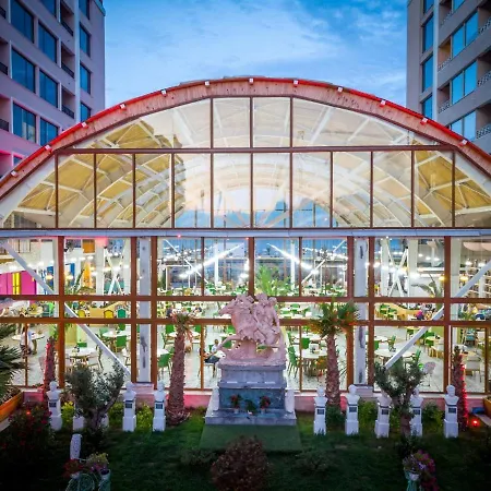 菲尼基豪华酒店 4* 那沃达利