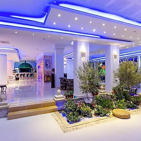 Phoenicia Luxury מלון