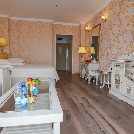 Phoenicia Luxury 호텔