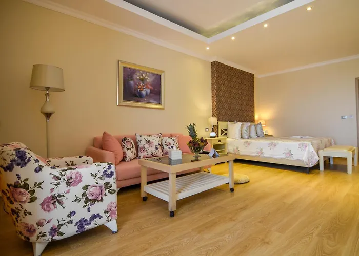 Hotel Phoenicia Luxury 4*