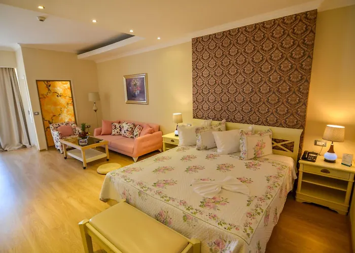 Phoenicia Luxury Navodari