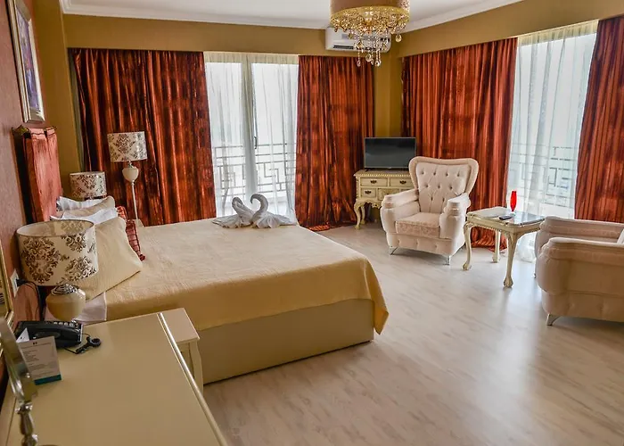 Phoenicia Luxury Hotel 4*