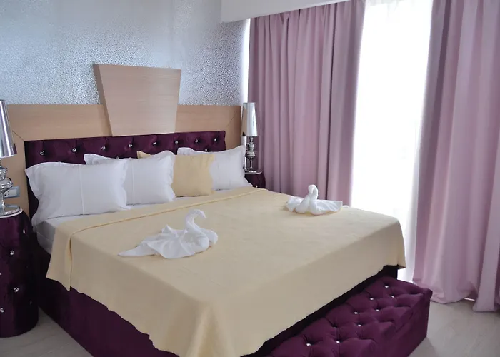 Hotel Phoenicia Luxury 4*