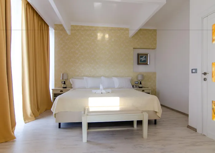 Phoenicia Luxury Navodari