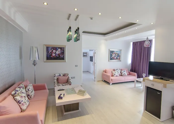 Phoenicia Luxury Navodari