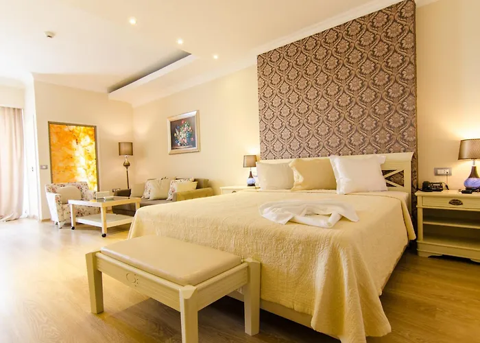 Hotel Phoenicia Luxury 4*